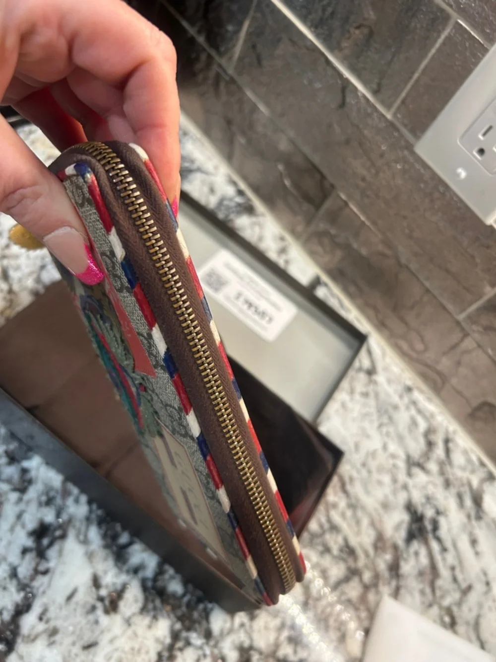 Gucci RARE GG Supreme Zip Wallet with Multicolor Embroidered Tiger and UFO - Picture 5 of 11